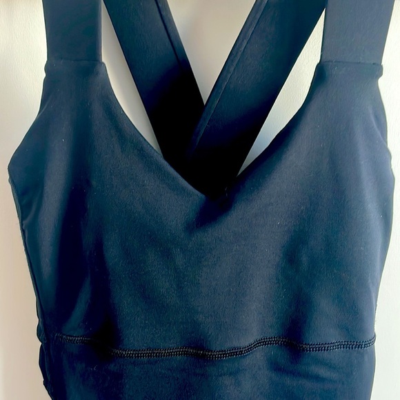 Barely worn Lululemon cross back work out top - Picture 4 of 4